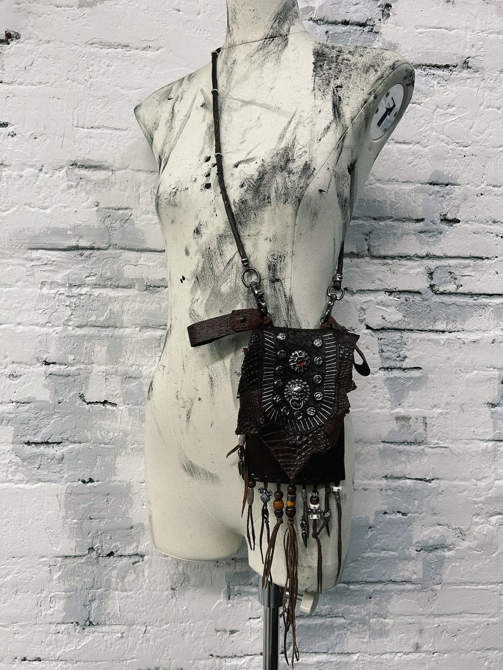 H05-Nomad Relic Pouch