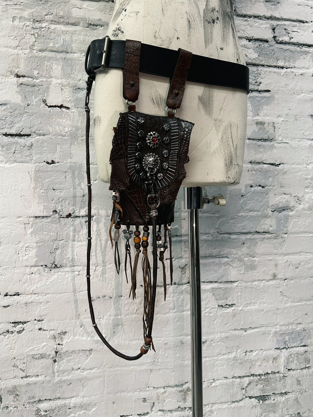H05-Nomad Relic Pouch