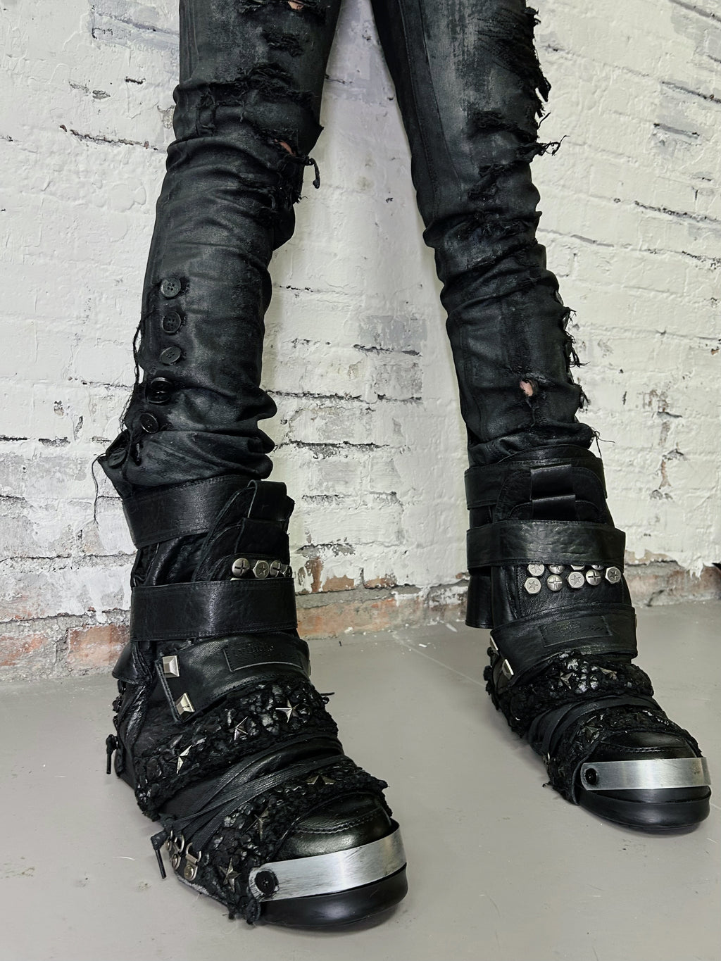H07-Black Halo Boots