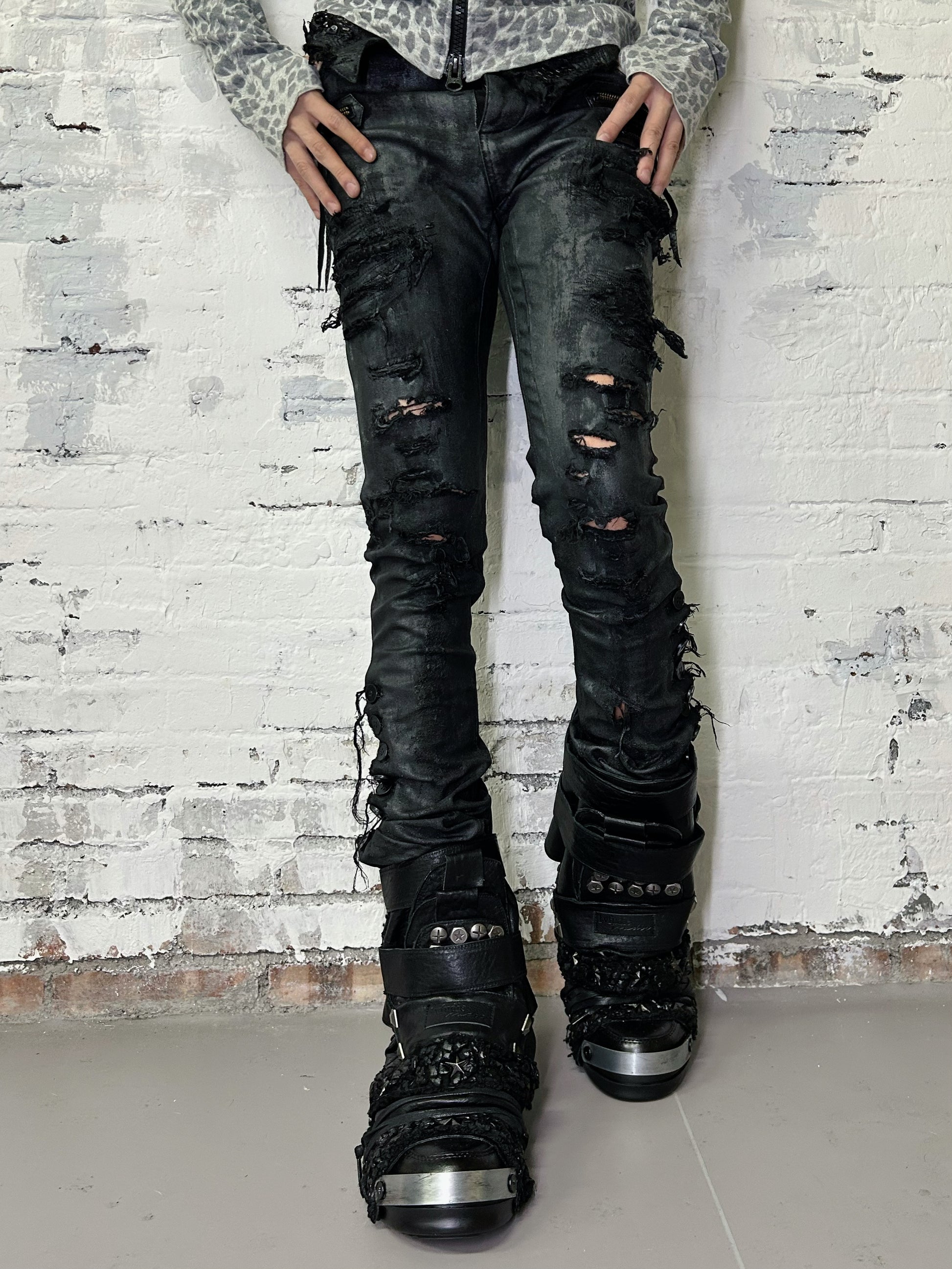 H07-Black Halo Boots