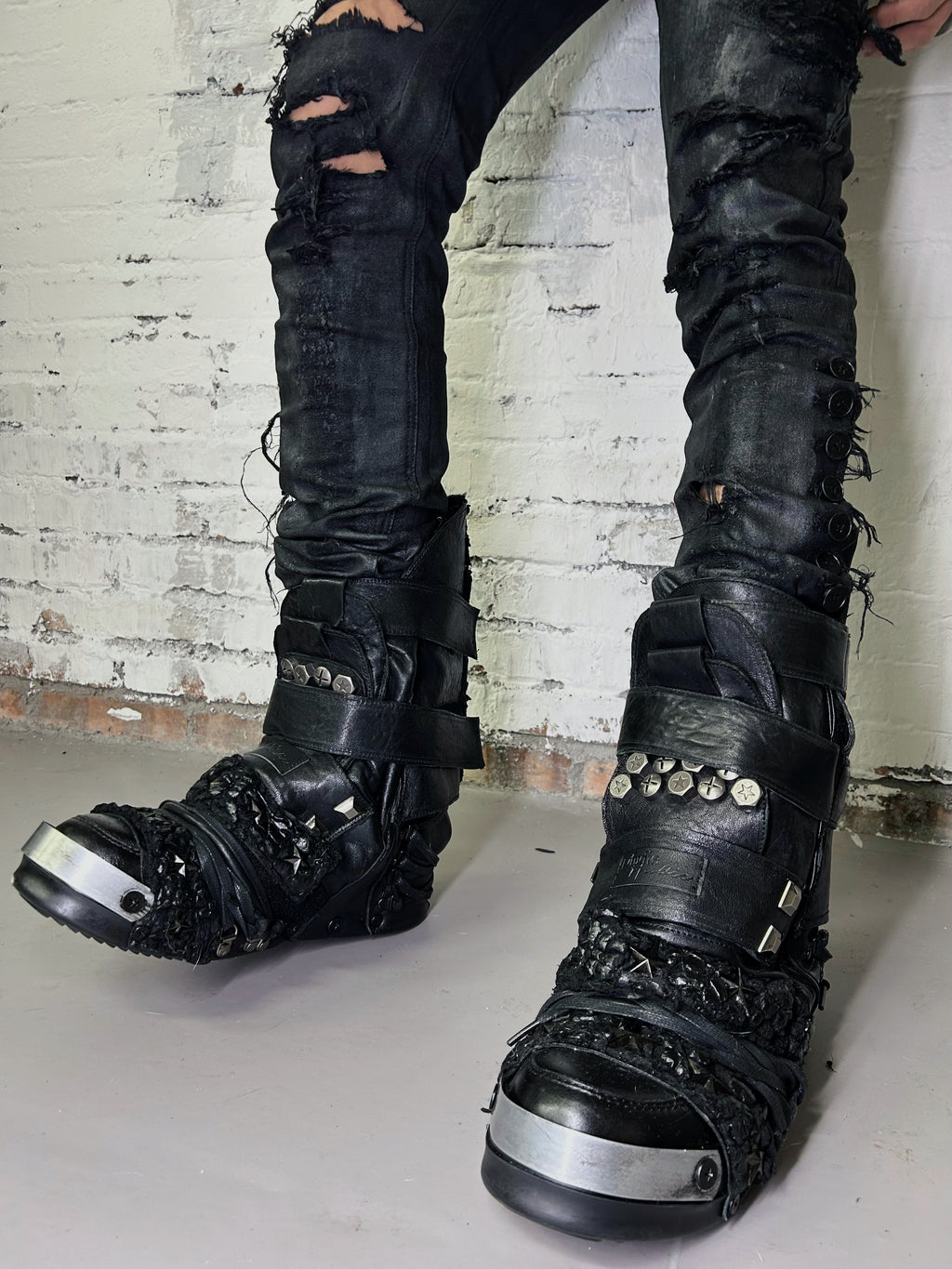 H07-Black Halo Boots