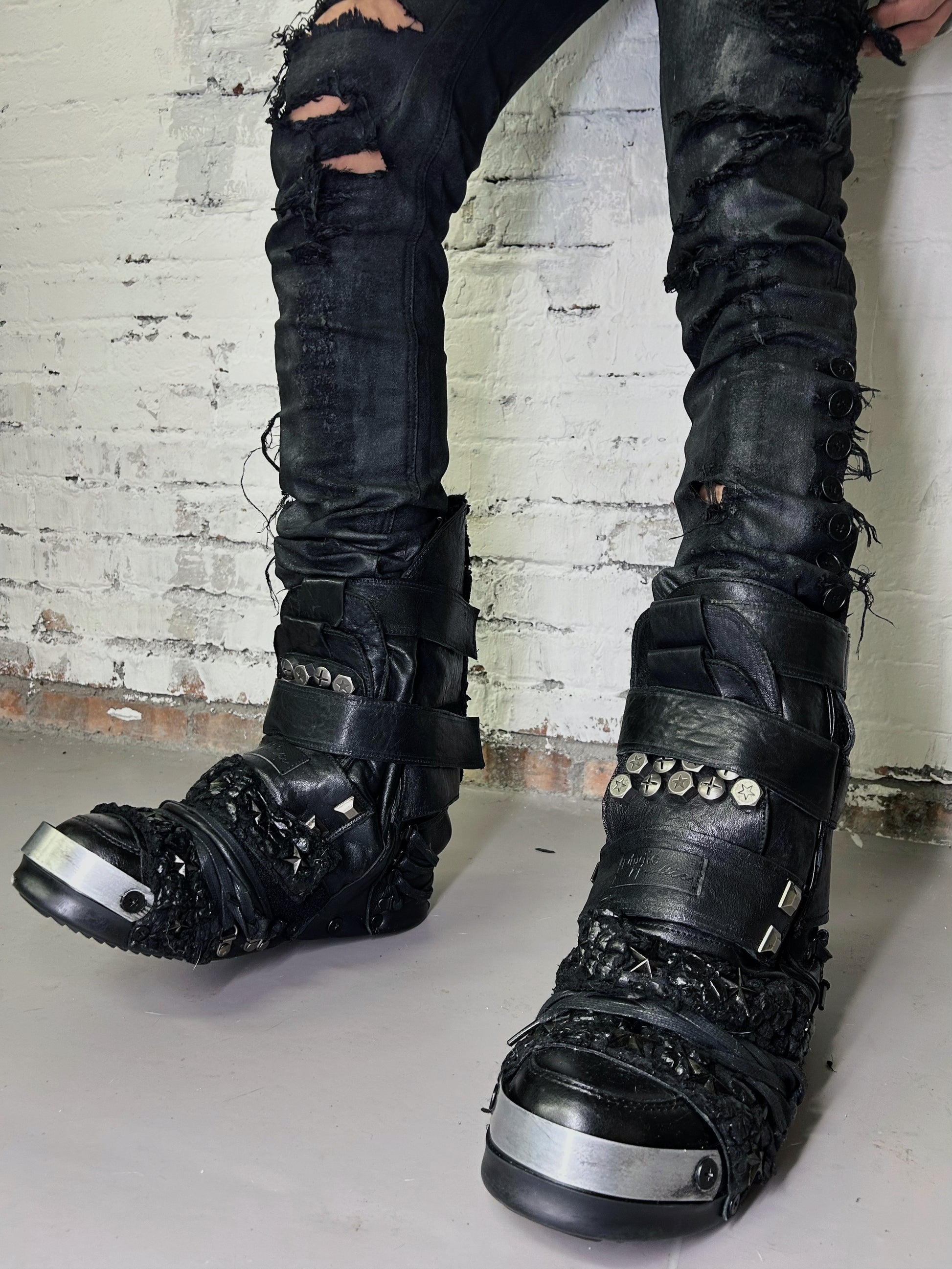 H07-Black Halo Boots