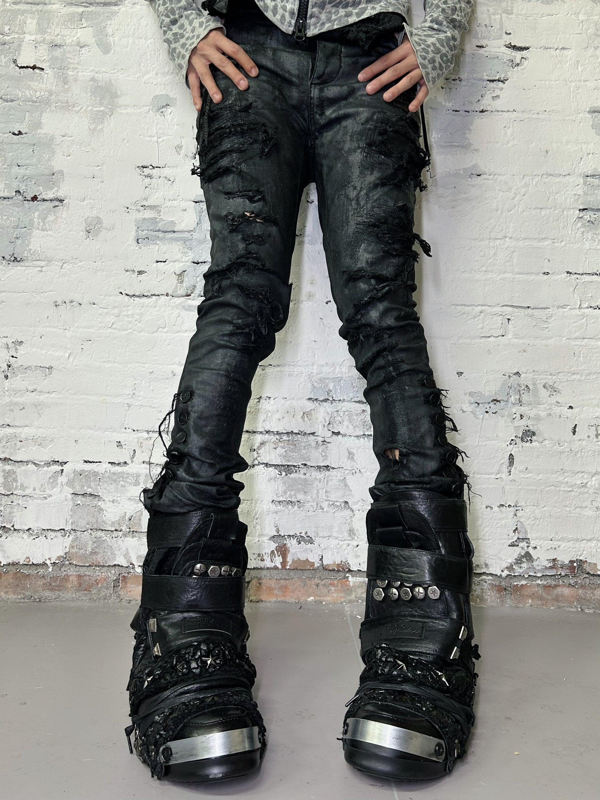 H07-Black Halo Boots