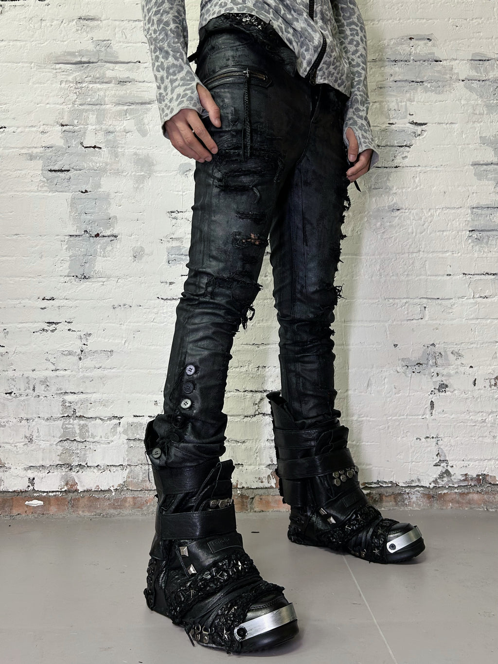H07-Black Halo Boots
