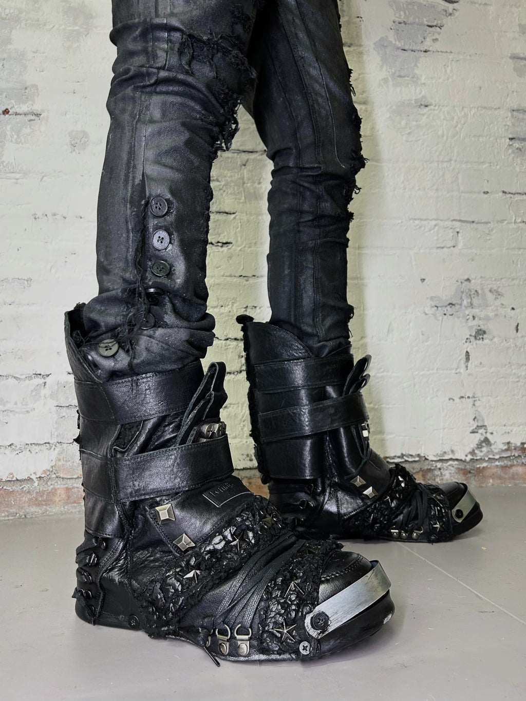 H07-Black Halo Boots