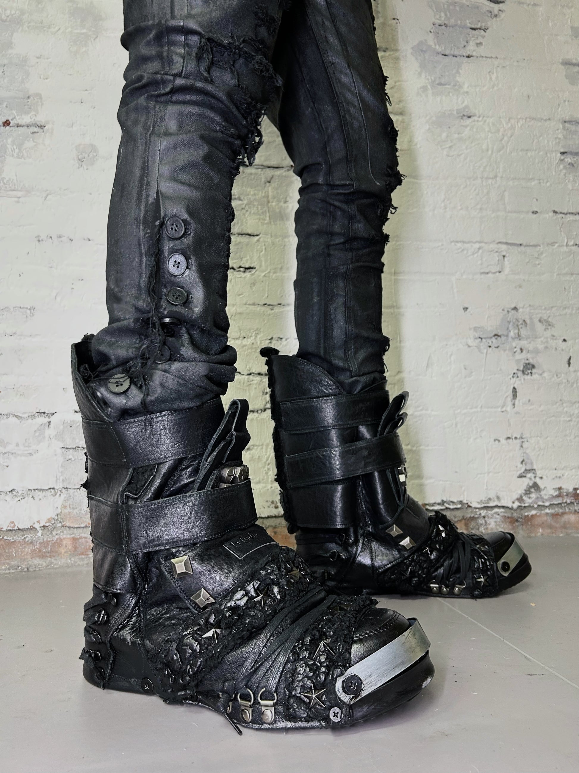 H07-Black Halo Boots