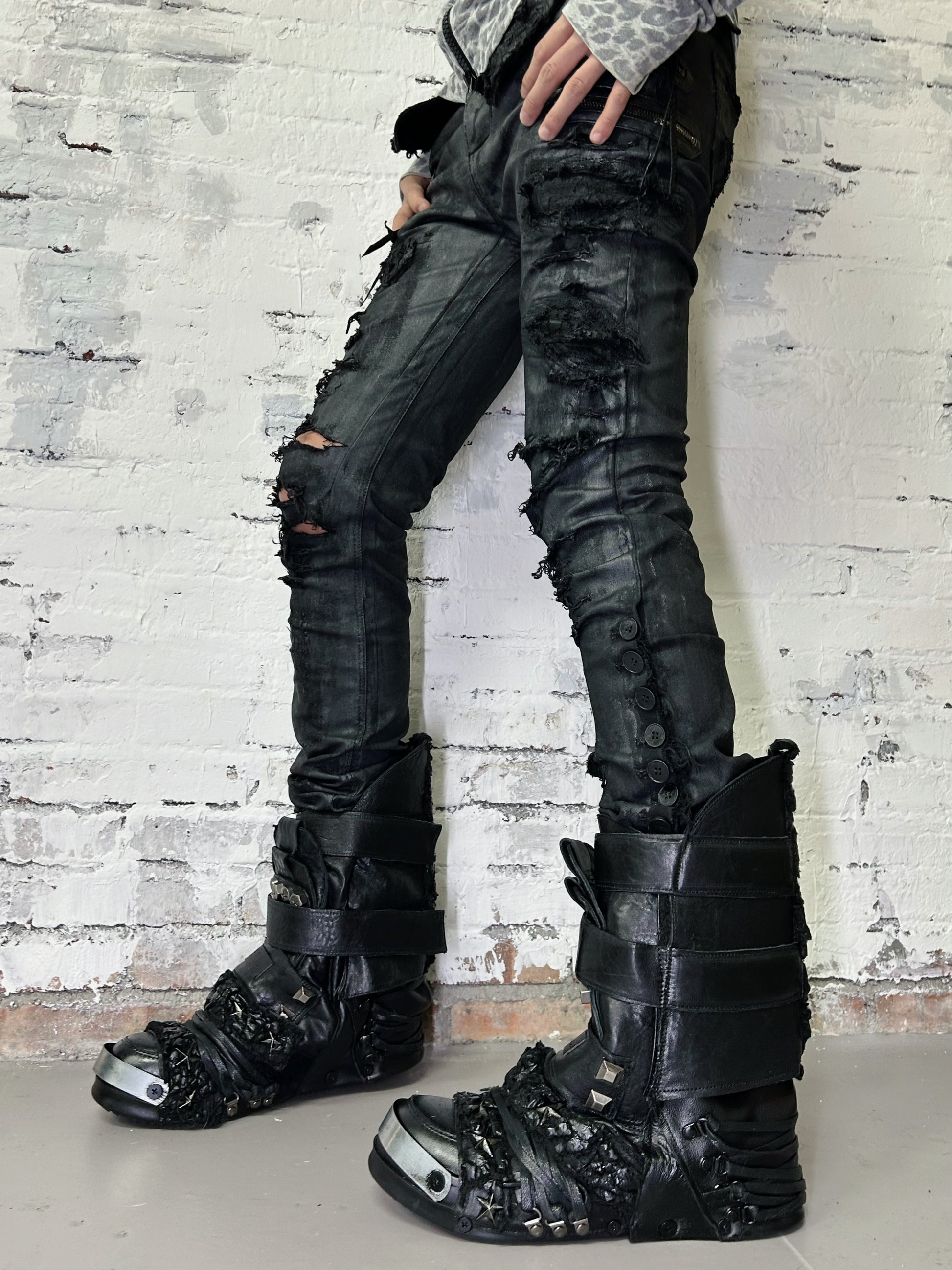 H07-Black Halo Boots