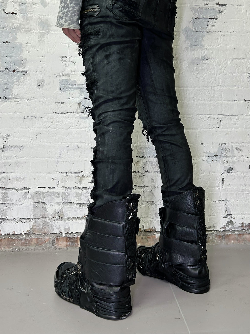 H07-Black Halo Boots