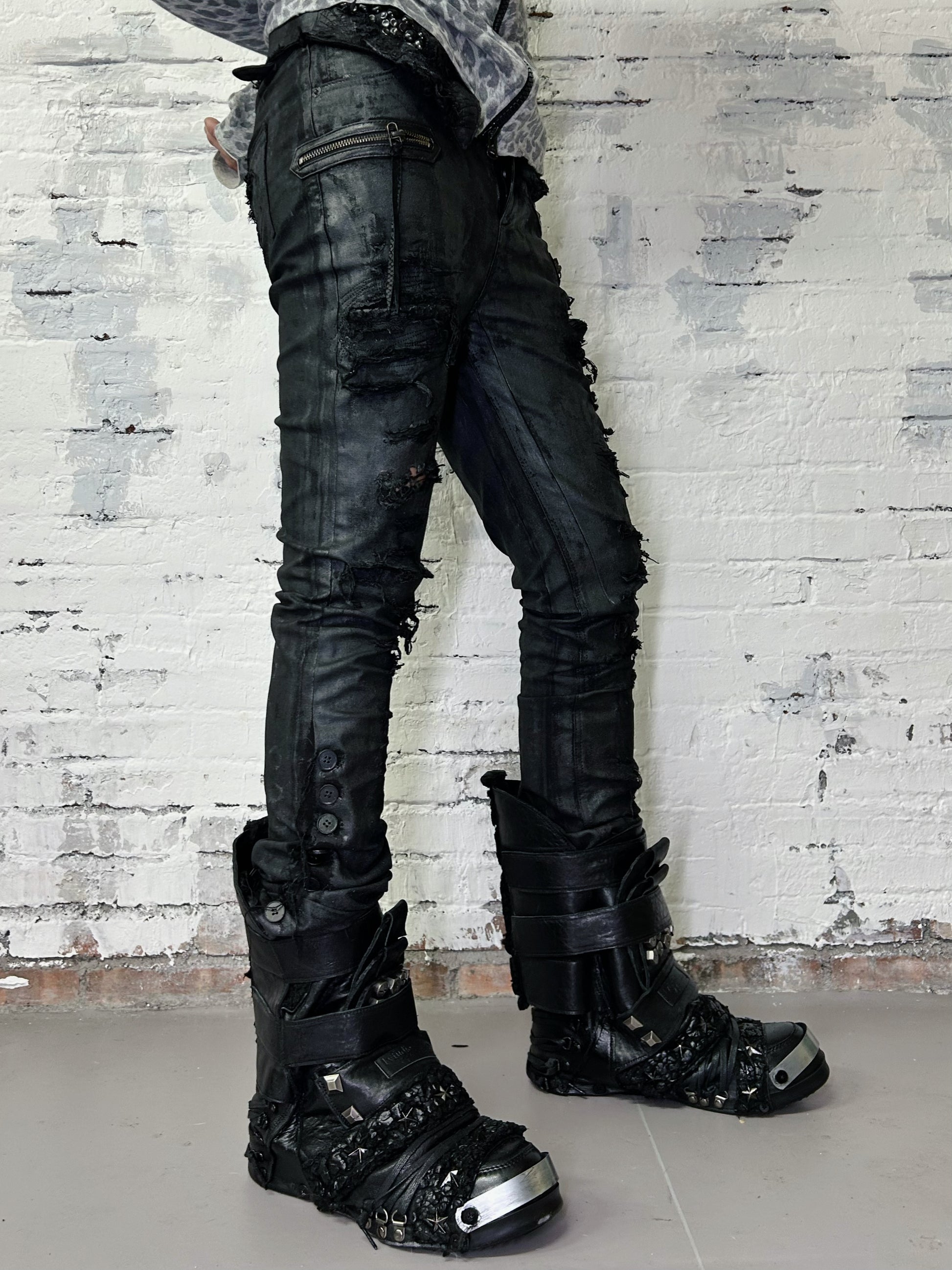 H07-Black Halo Boots