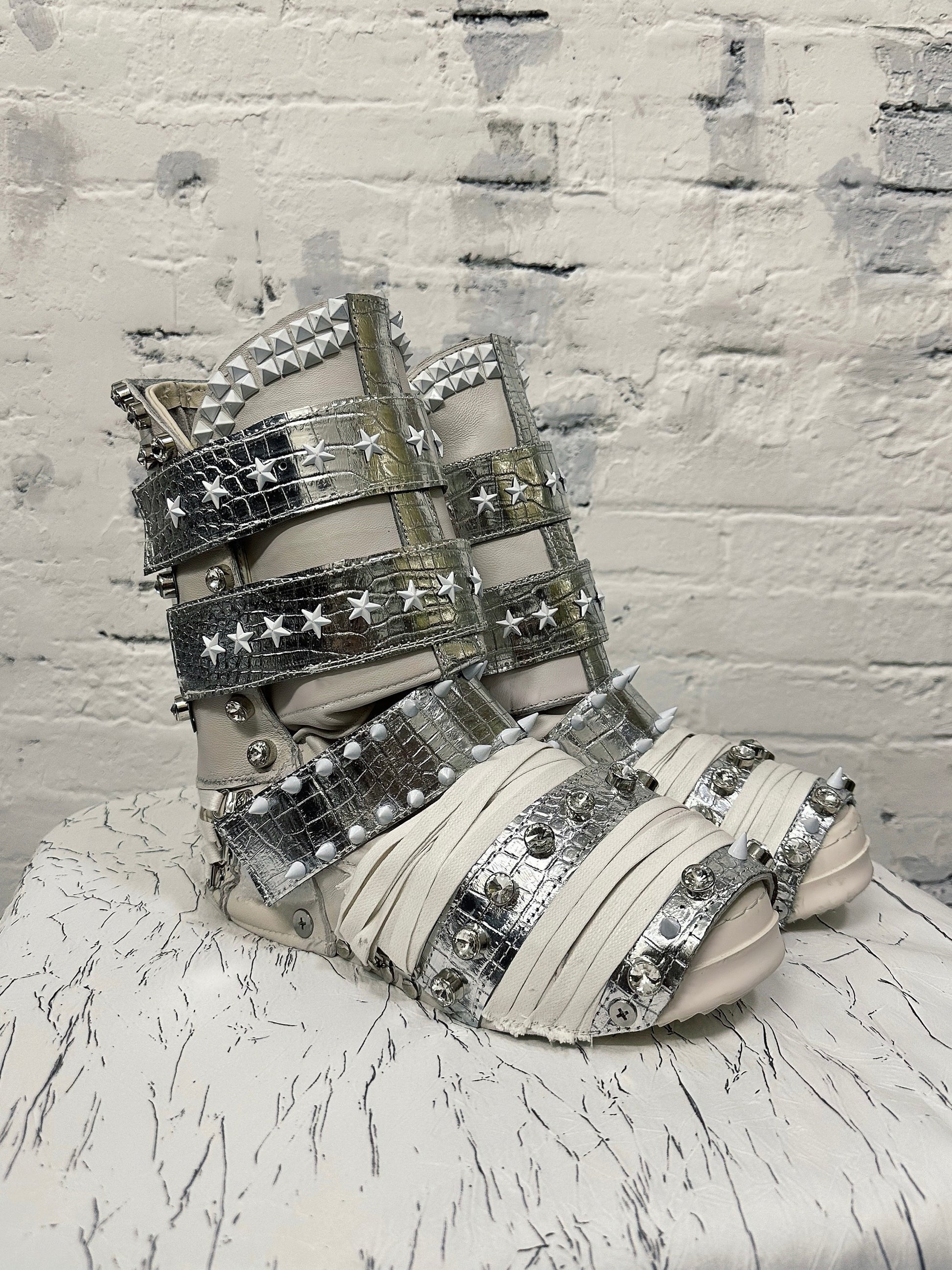 H07-Silver Halo Boots