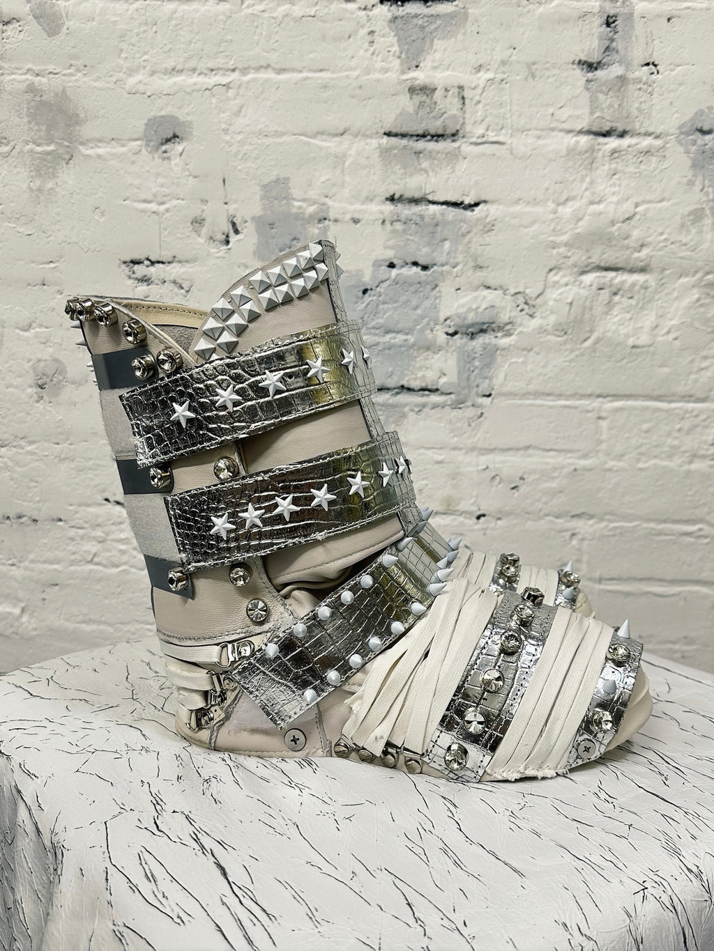 H07-Silver Halo Boots