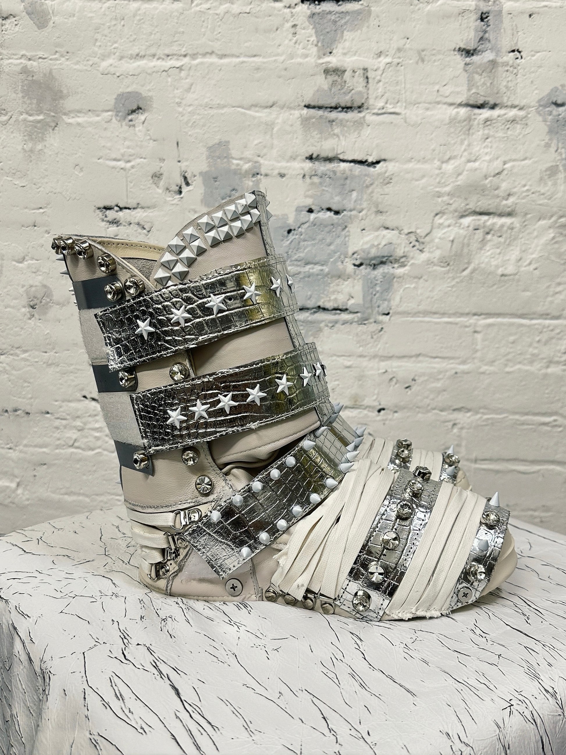 H07-Silver Halo Boots