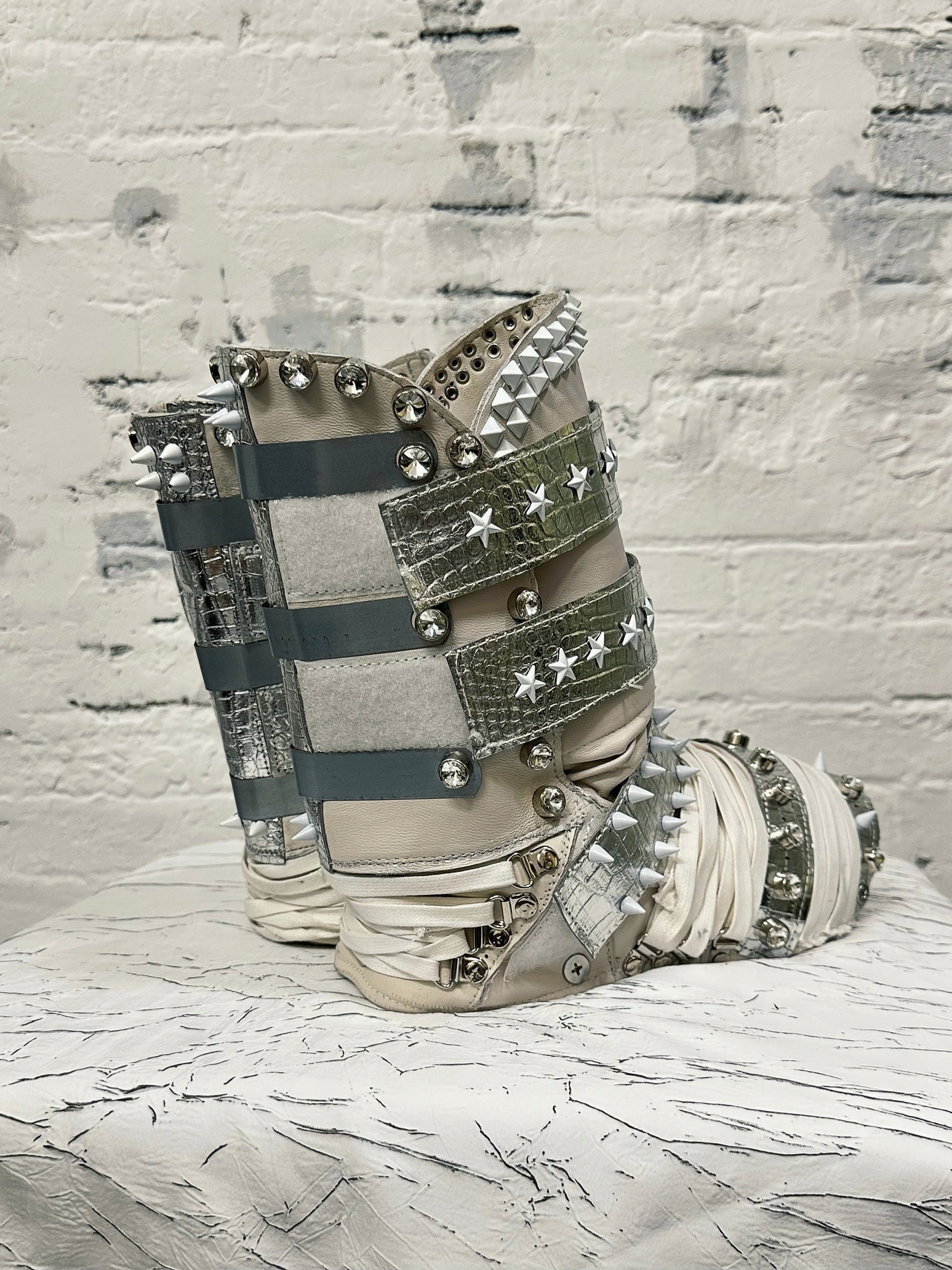 H07-Silver Halo Boots