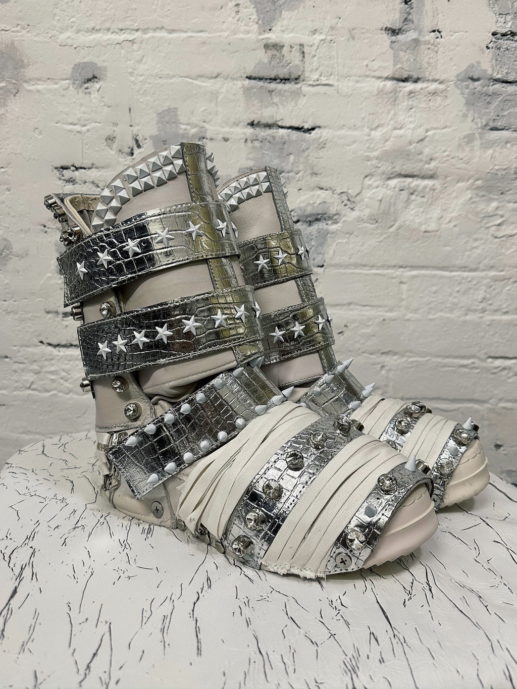 H07-Silver Halo Boots