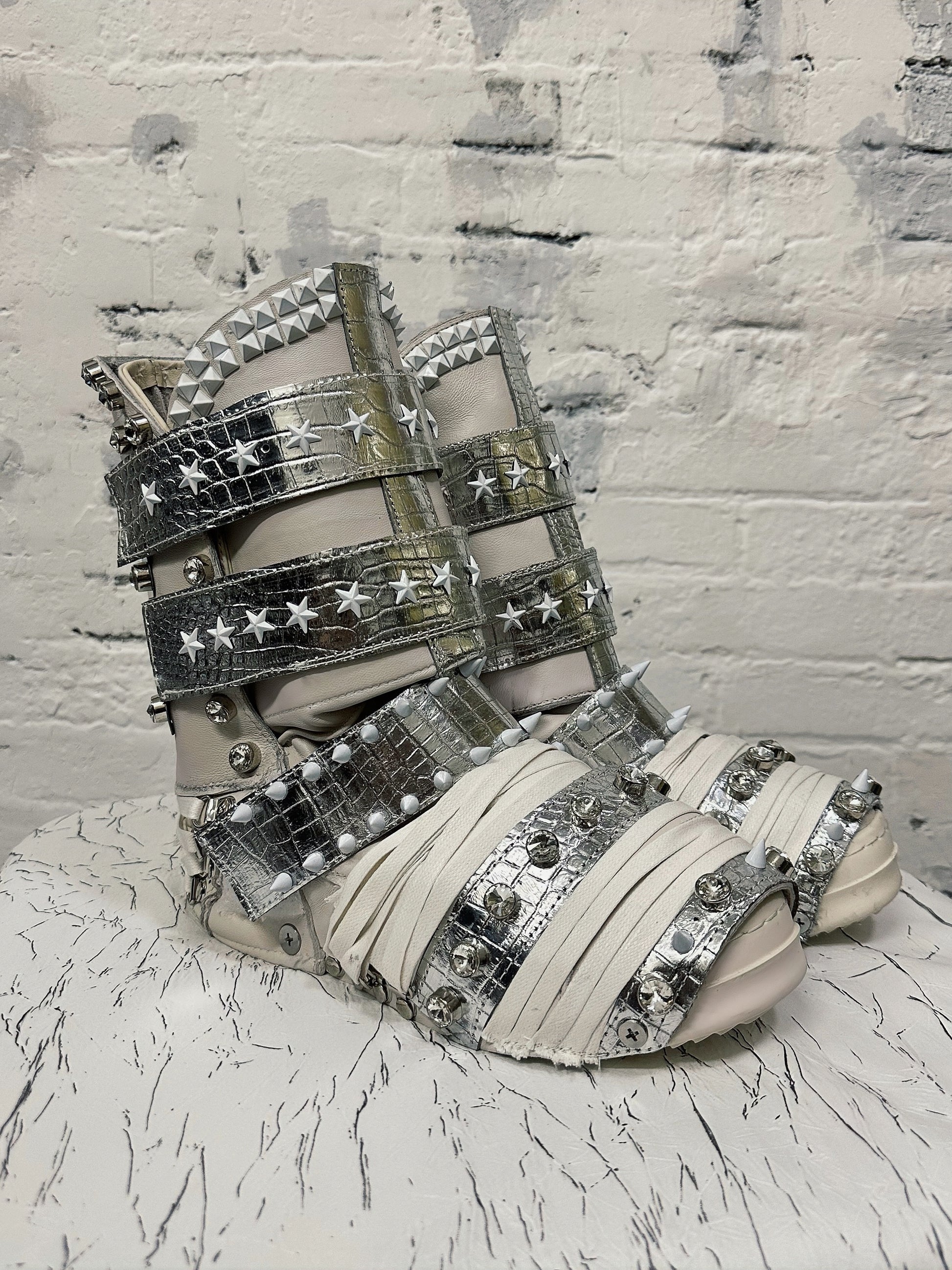 H07-Silver Halo Boots
